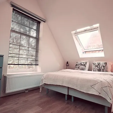 Tante Bed 44a * Voorschoten